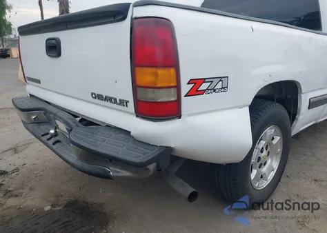 2001 Chevrolet Silverado 1500 Ls z USA, uszkodzony, nr VIN 2GCEC19V811144080